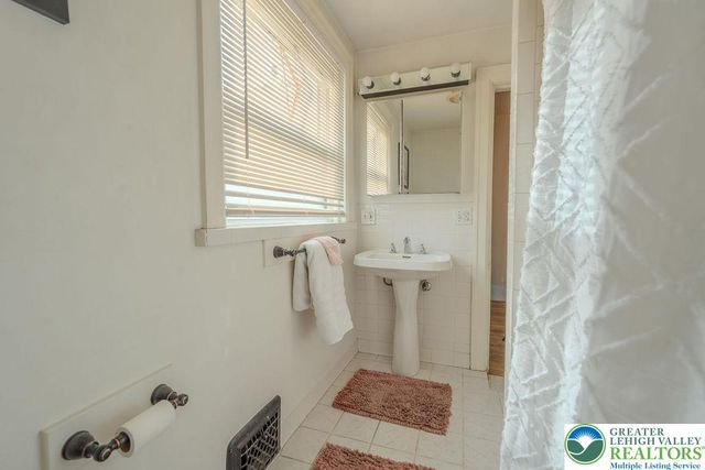 1124 Club Avenue, Allentown City, PA 18109