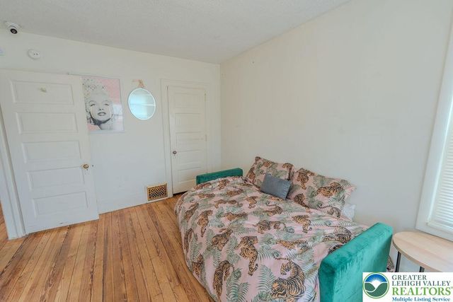 1124 Club Avenue, Allentown City, PA 18109