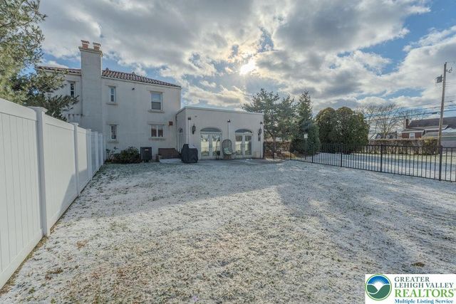 1124 Club Avenue, Allentown City, PA 18109