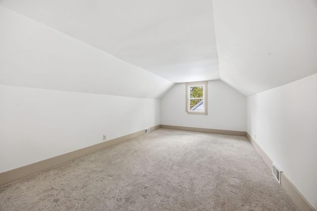 1211 Lealand Road E, Maplewood, MN 55109