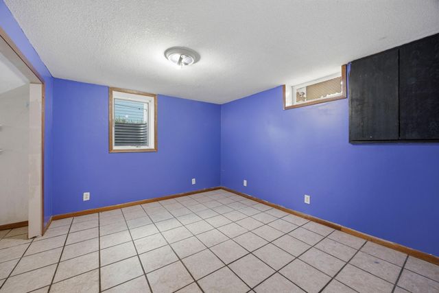 1211 Lealand Road E, Maplewood, MN 55109