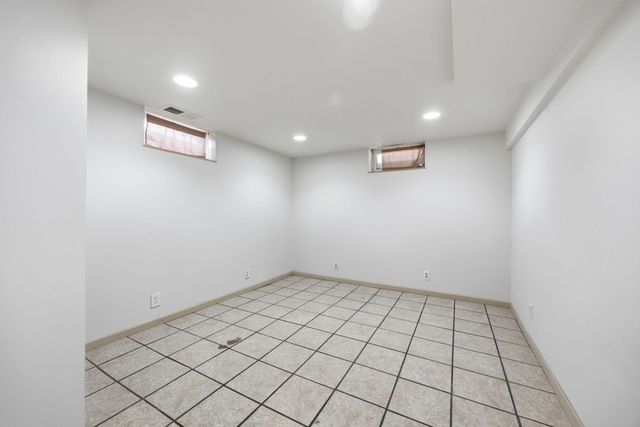 1211 Lealand Road E, Maplewood, MN 55109