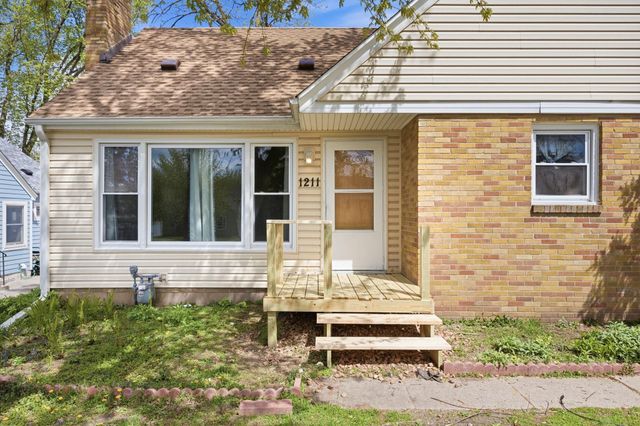 1211 Lealand Road E, Maplewood, MN 55109