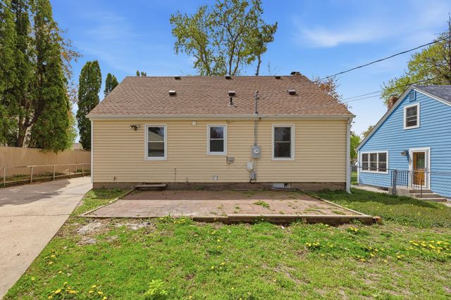 1211 Lealand Road E, Maplewood, MN 55109
