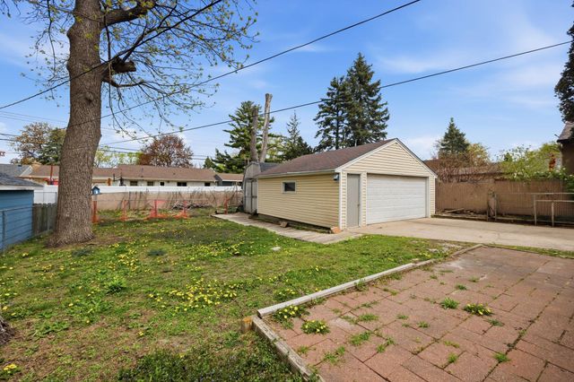 1211 Lealand Road E, Maplewood, MN 55109