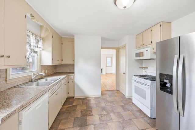 1211 Lealand Road E, Maplewood, MN 55109