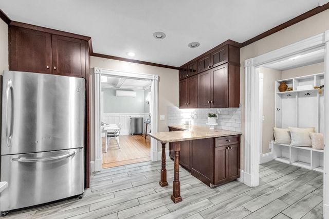 22 S Park Ave, Longmeadow, MA 01106