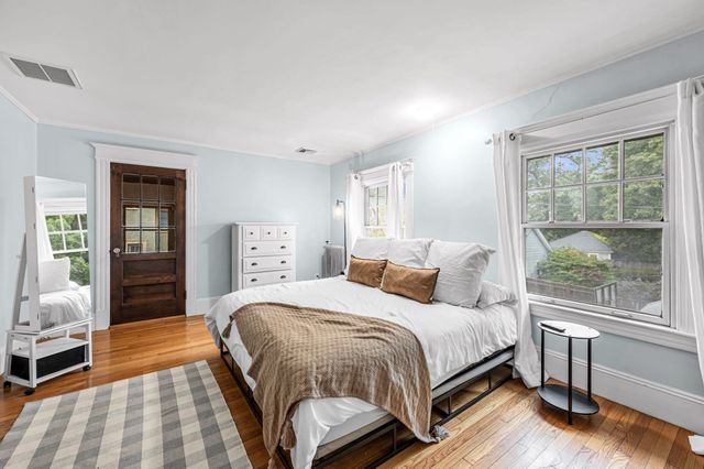 22 S Park Ave, Longmeadow, MA 01106