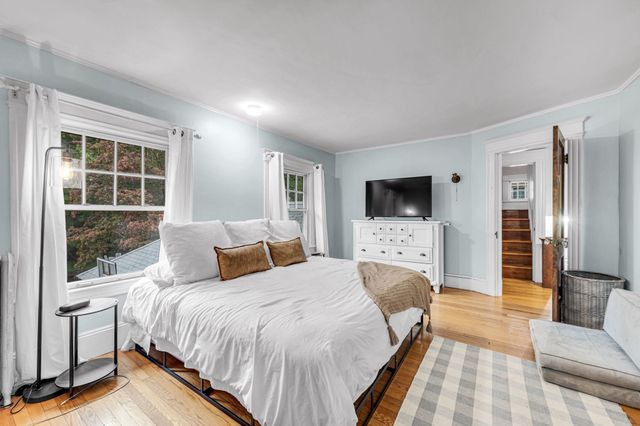 22 S Park Ave, Longmeadow, MA 01106