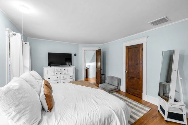 22 S Park Ave, Longmeadow, MA 01106