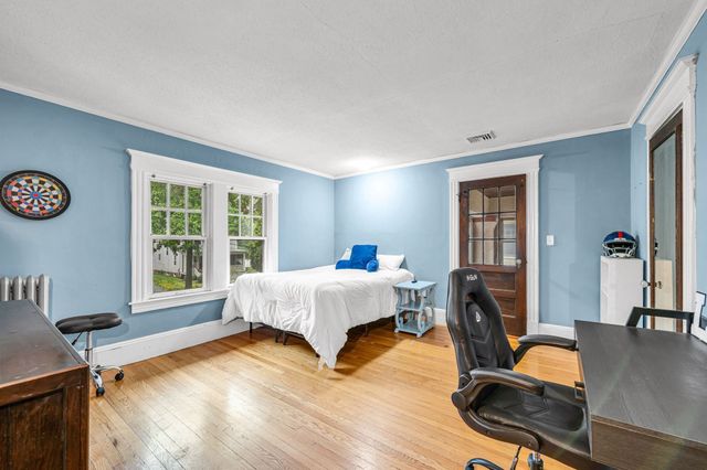 22 S Park Ave, Longmeadow, MA 01106