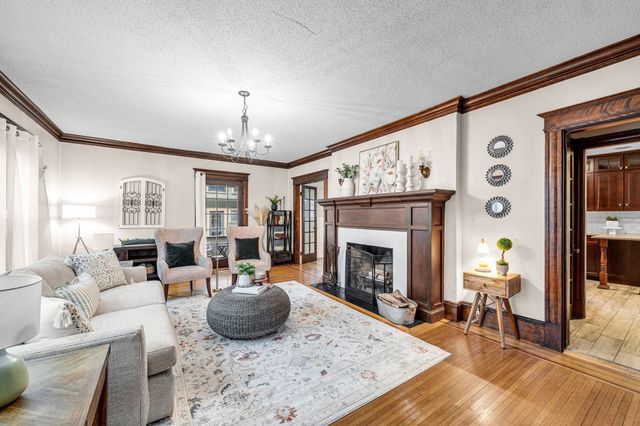 22 S Park Ave, Longmeadow, MA 01106