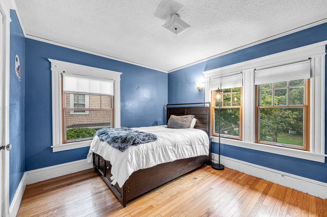 22 S Park Ave, Longmeadow, MA 01106