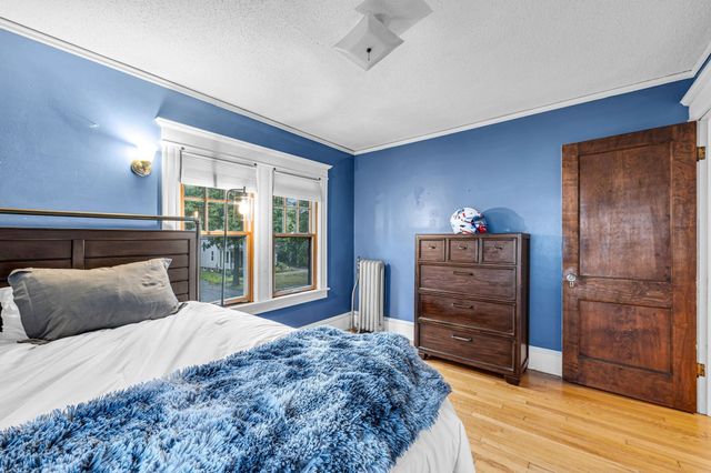 22 S Park Ave, Longmeadow, MA 01106