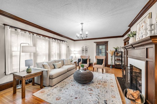 22 S Park Ave, Longmeadow, MA 01106