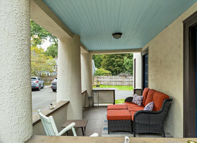 22 S Park Ave, Longmeadow, MA 01106
