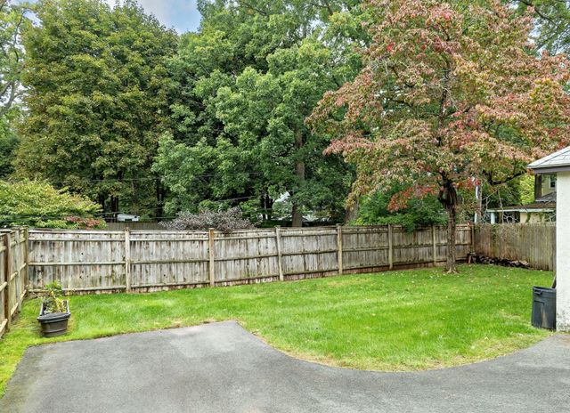 22 S Park Ave, Longmeadow, MA 01106
