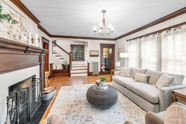 22 S Park Ave, Longmeadow, MA 01106