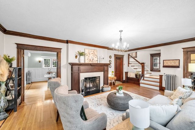 22 S Park Ave, Longmeadow, MA 01106