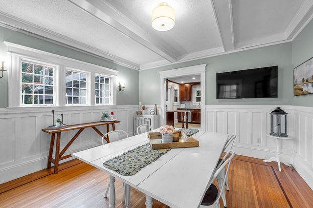 22 S Park Ave, Longmeadow, MA 01106