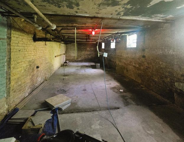 930 N 34th STREET, Milwaukee, WI 53208