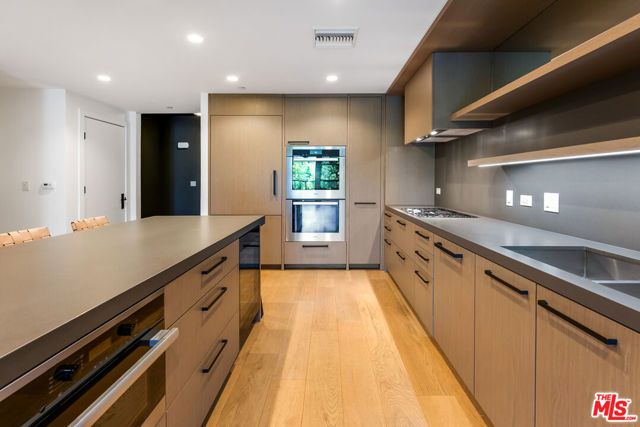 10777 Wilshire Boulevard 405, Los Angeles, CA 90024