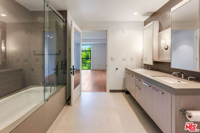 10777 Wilshire Boulevard 405, Los Angeles, CA 90024