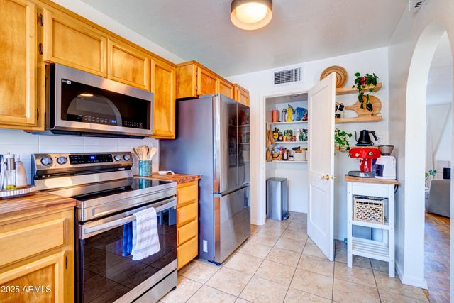 385 E CORONADO Road 6, Phoenix, AZ 85004