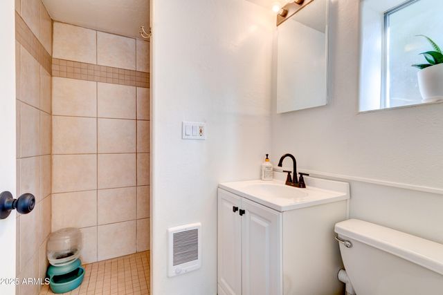 385 E CORONADO Road 6, Phoenix, AZ 85004