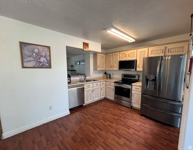 7966 N DUNDEE DR, Eagle Mountain, UT 84005