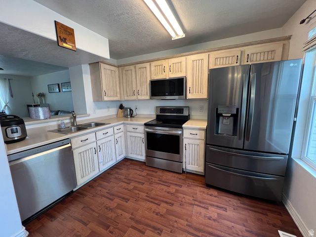7966 N DUNDEE DR, Eagle Mountain, UT 84005