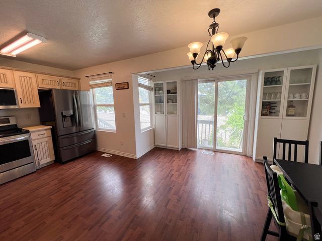 7966 N DUNDEE DR, Eagle Mountain, UT 84005