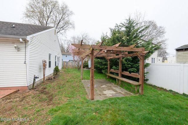 210 Raritan Place, North Middletown, NJ 07748