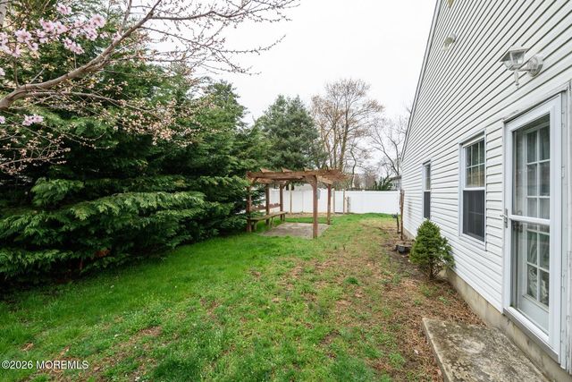 210 Raritan Place, North Middletown, NJ 07748