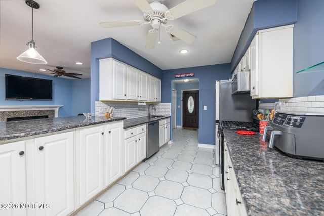 210 Raritan Place, North Middletown, NJ 07748