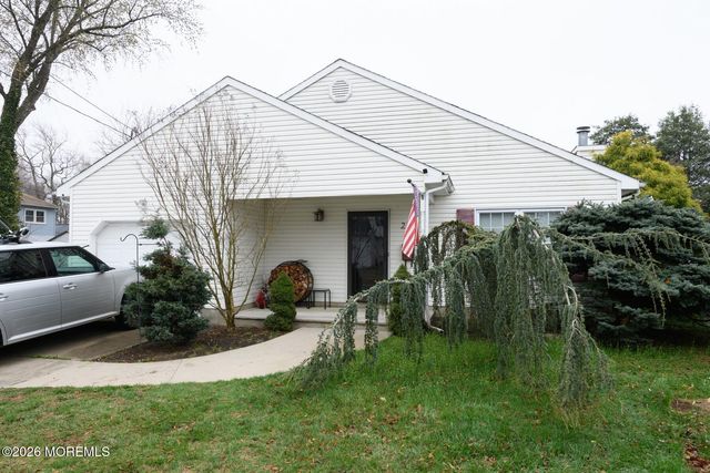 210 Raritan Place, North Middletown, NJ 07748