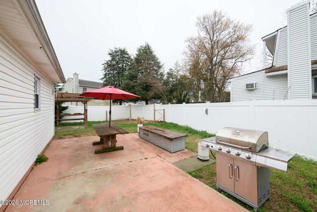 210 Raritan Place, North Middletown, NJ 07748