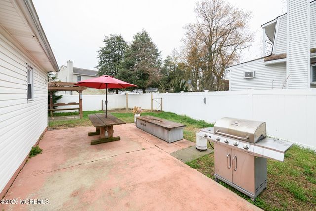 210 Raritan Place, North Middletown, NJ 07748