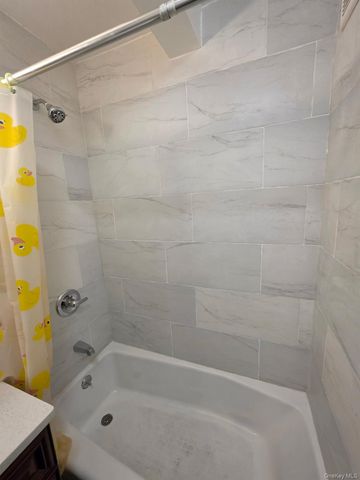 4125 Kissena Boulevard 2J, Flushing, NY 11355