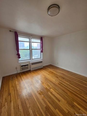 4125 Kissena Boulevard 2J, Flushing, NY 11355