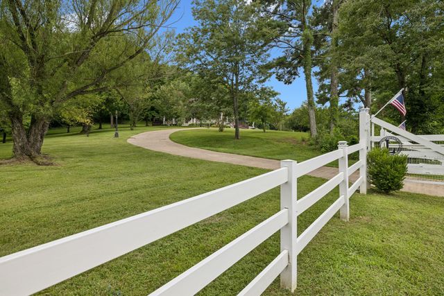 1204 Bobs Ln, Mount Pleasant, TN 38474