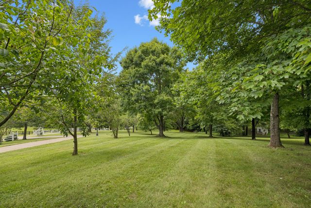 1204 Bobs Ln, Mount Pleasant, TN 38474