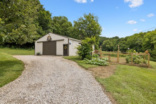 1204 Bobs Ln, Mount Pleasant, TN 38474