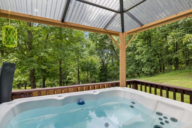 1204 Bobs Ln, Mount Pleasant, TN 38474