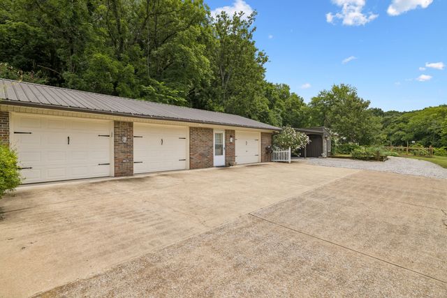 1204 Bobs Ln, Mount Pleasant, TN 38474