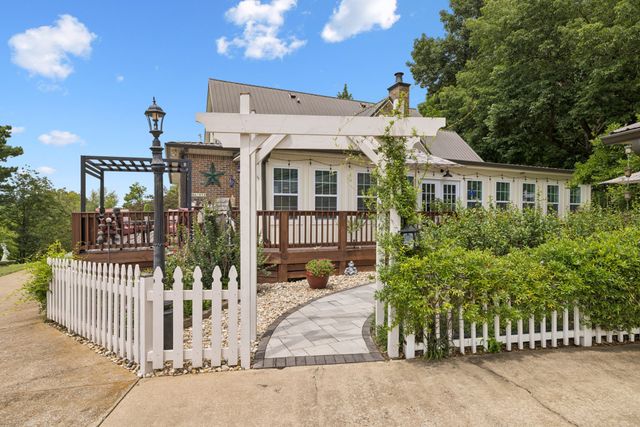 1204 Bobs Ln, Mount Pleasant, TN 38474