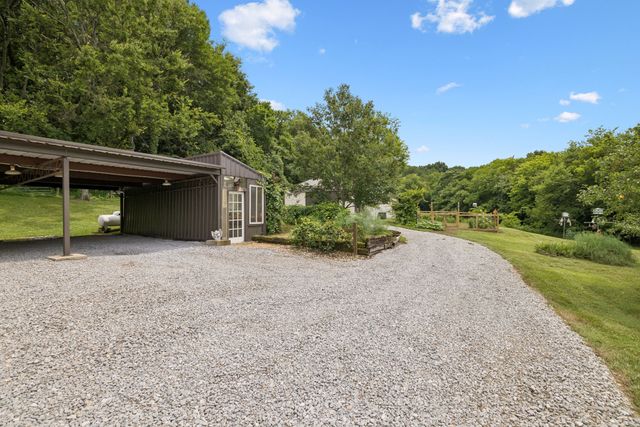 1204 Bobs Ln, Mount Pleasant, TN 38474