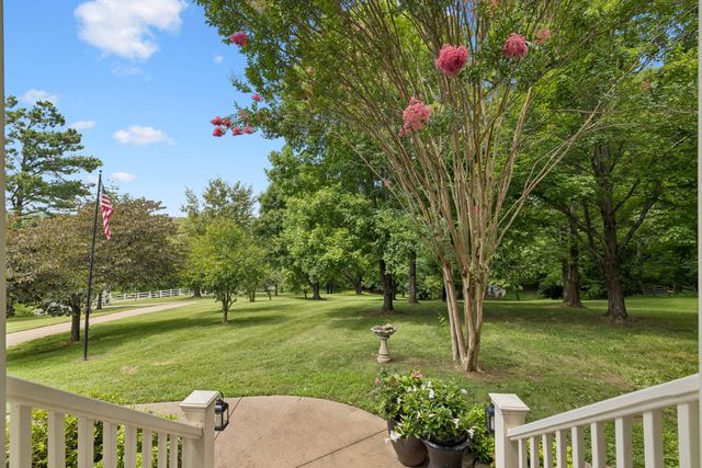 1204 Bobs Ln, Mount Pleasant, TN 38474