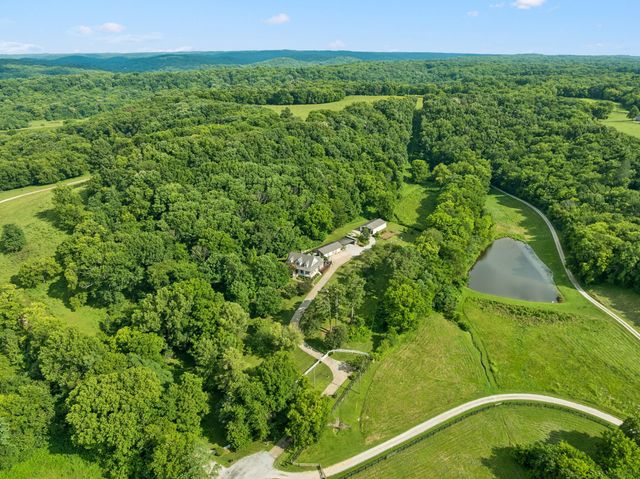 1204 Bobs Ln, Mount Pleasant, TN 38474