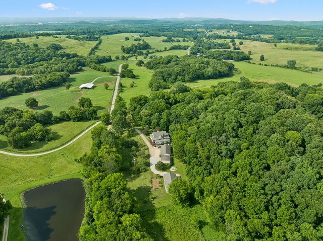 1204 Bobs Ln, Mount Pleasant, TN 38474